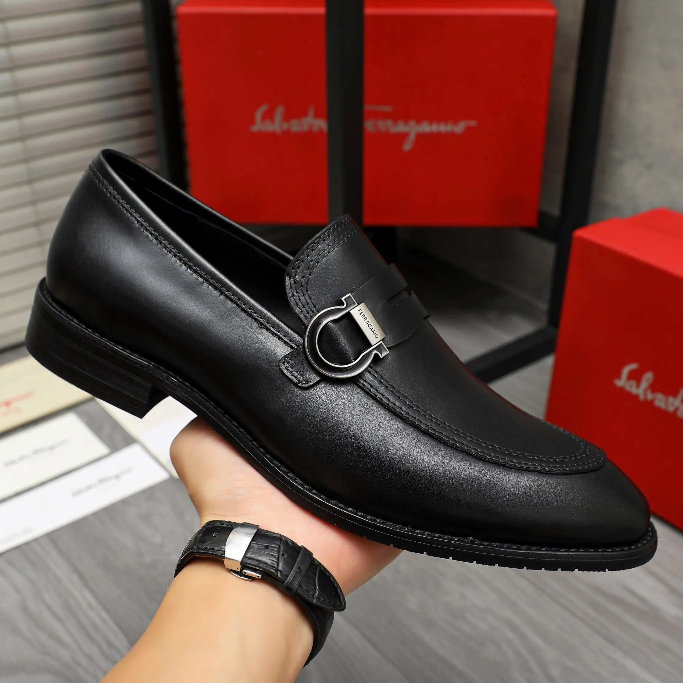 Men's men's shoes💰460 Product trademark: Ferragamo "Ferragamo" business slip-on leather shoes Regular size: 39-44 Product materials: Selected high-quality cowhide upper, cowhide lining, original outsole